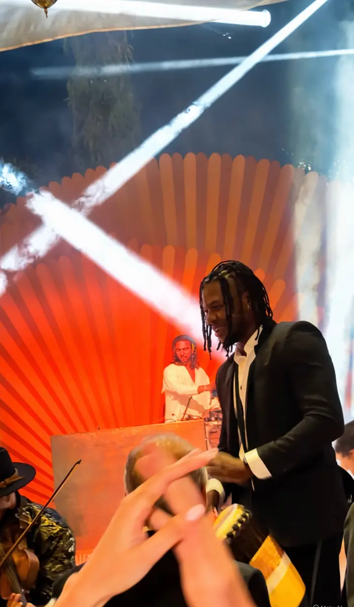 Sekou Percu performing live